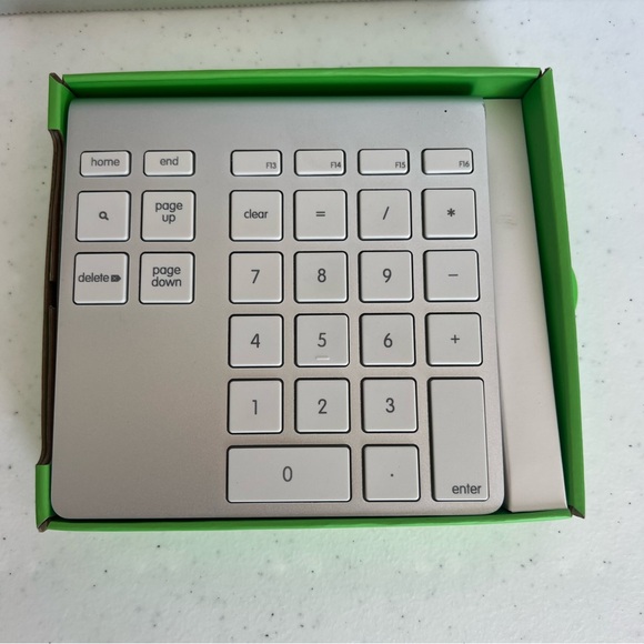 Belkin wireless keypad for apple Bluetooth number keys. Tested working - Picture 3 of 9